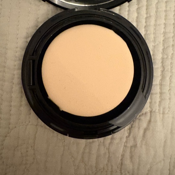 DIOR FOREVER COUTURE PERFECT CUSHION LIMITED EDITION IN 2N NEUTRAL - Picture 4 of 9
